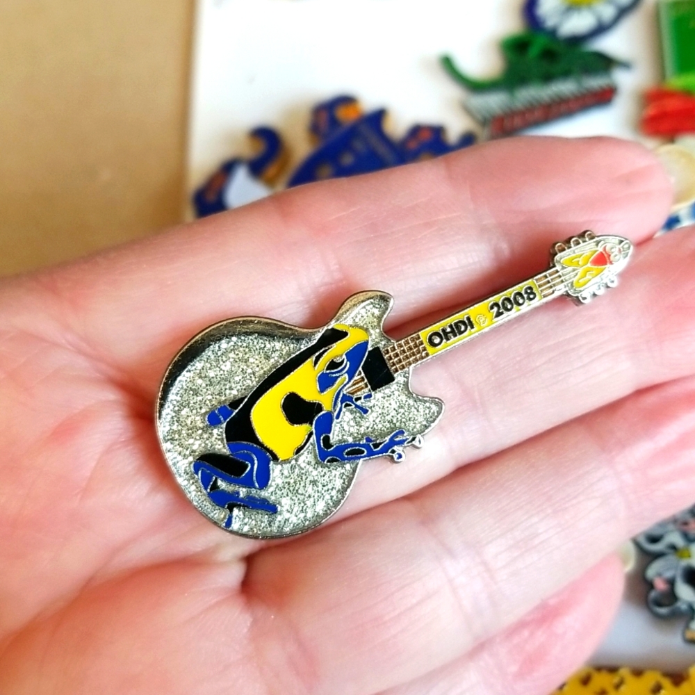Tree FROG & fly  GUITAR Glitter ENAMEL pin